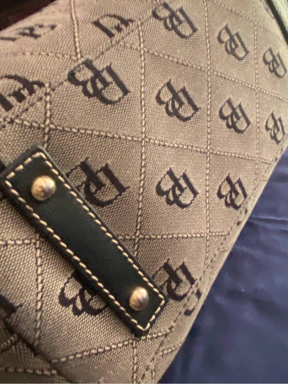NWOT Dooney & Bourke Signature Monogram Tote Beige/Black Jacquard w/ Red Lining - Picture 16 of 16